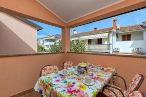 Nettes Appartement in Rovinj mit Garten, Terrasse und Grill