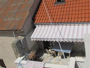 Ferienwohnung in Betina mit Möblierter Terrasse