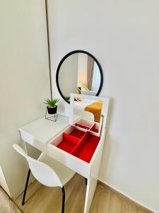 Modern spot 4 city retreat