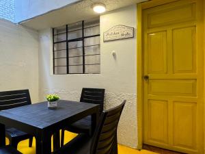 Yellow Door - 2 bedroom 1 bath - 3hvězdičkové hotely ve městě Baños