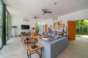 Villa Vida Mira - Elegant 4BR Beachside Villa in Canggu