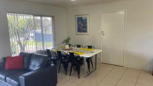 Lowset home with attached Granny Flat - Doomba Dr, Bongaree
