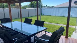Lowset home with attached Granny Flat - Doomba Dr, Bongaree