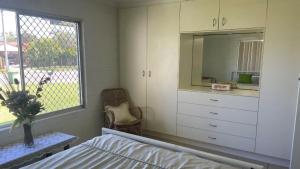 Lowset home with attached Granny Flat - Doomba Dr, Bongaree