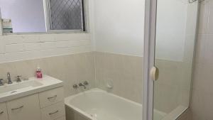 Lowset home with attached Granny Flat - Doomba Dr, Bongaree