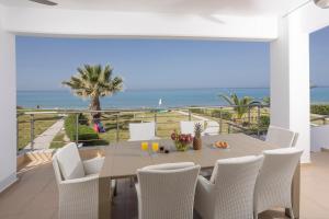Villa Alpha - Beachfront, Steps from Agistri, Da Noi and Blue Carpet