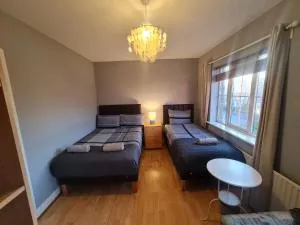 3 Cosy Bedrooms near Airport & City - Cluain Aodha