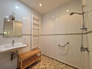 Maisons de vacances Holiday Home in Moelan near Kerfany Beach : photos des chambres