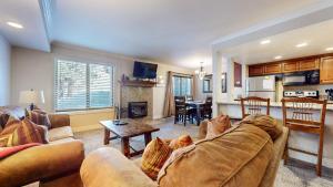 Horizons 4 #165 Condo