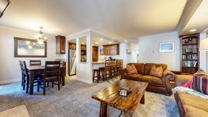 Horizons 4 #165 Condo
