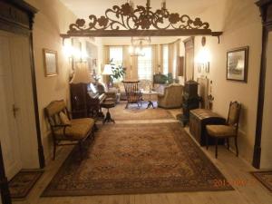 Retro - 19th Century Guest House
