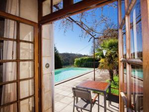 Maisons de vacances Warm Mansion with Swimming Pool in Sigoul s : photos des chambres