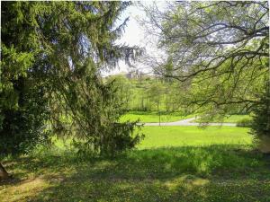 Maisons de vacances Warm Mansion with Swimming Pool in Sigoul s : photos des chambres