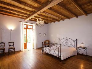Maisons de vacances Warm Mansion with Swimming Pool in Sigoul s : photos des chambres