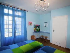 Maisons de vacances Warm Mansion with Swimming Pool in Sigoul s : photos des chambres