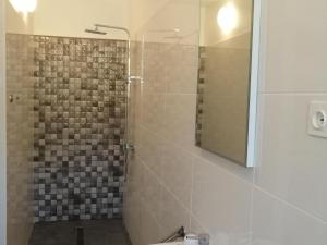 Maisons de vacances Warm Mansion with Swimming Pool in Sigoul s : photos des chambres