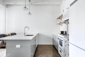Uptown 1BR w Gym Rooftop Pool 2 blocks to L CHI-383