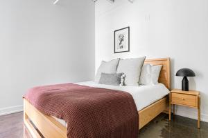 Uptown 1BR w Gym Rooftop Pool 2 blocks to L CHI-383