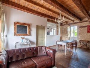 Maisons de vacances Alluring Holiday Home in D gagnac with Heated Pool : photos des chambres