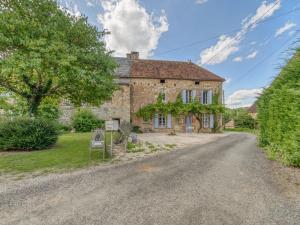 Maisons de vacances Alluring Holiday Home in D gagnac with Heated Pool : photos des chambres