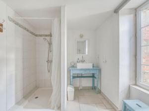 Maisons de vacances Alluring Holiday Home in D gagnac with Heated Pool : photos des chambres