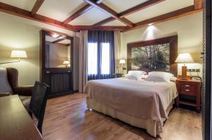 Double Room with Extra Bed room in Hotel Ciria