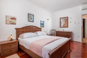 Villa Monticello Crikvenica, 200m from sea with rome garden