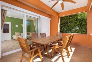 Villa Monticello Crikvenica, 200m from sea with rome garden 