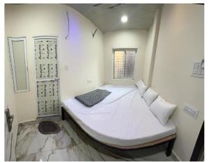 Winter Hotel at Ujjain