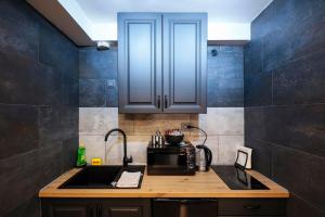 Blackwood Haven: Modern Escape