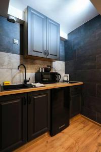 Blackwood Haven: Modern Escape