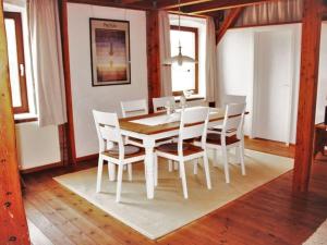 1 in the Maaßen country house