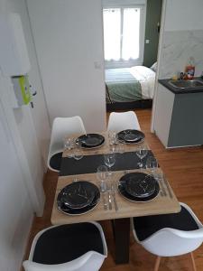 Appartements T2 Jacky IC. /Moto / Circuit 24h / Oasis /Antares : photos des chambres