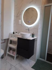 Appartements T2 Jacky IC. /Moto / Circuit 24h / Oasis /Antares : photos des chambres