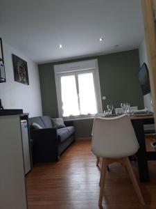 Appartements T2 Jacky IC. /Moto / Circuit 24h / Oasis /Antares : photos des chambres