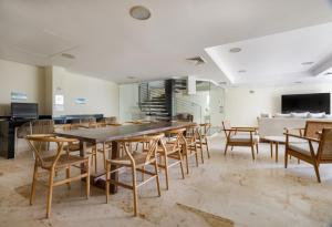 Elements Penthouse 21 condo