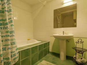 Maisons de vacances Elegant Holiday Home in Coubjours with heated pool and sauna : photos des chambres