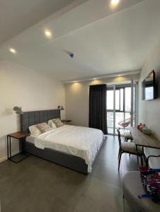 First Line APPARTMENT