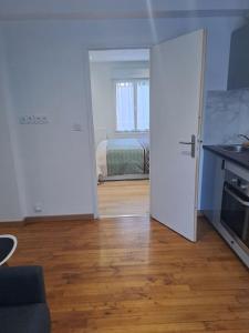 Appartements T2 Tom Krist. / Circuit 24h / Oasis /Antares : photos des chambres