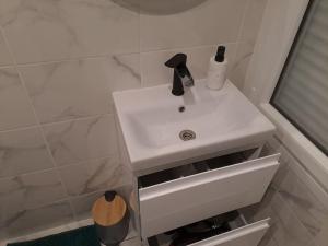 Appartements T2 Tom Krist. / Circuit 24h / Oasis /Antares : photos des chambres