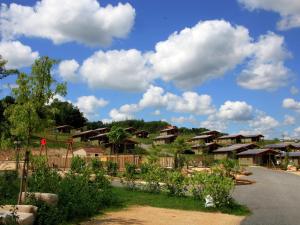 Chalets Chalet with a covered terrace on a slope : photos des chambres
