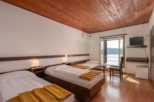 Standard Double or Twin Room with extra bed room in Boarding House Uvala Scott