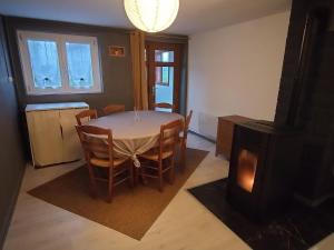 Maisons de vacances Gite Montmotier, 4 pieces, 6 personnes - FR-1-589-631 : photos des chambres