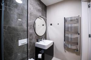 City Center - Sunrise Apartment with Parking