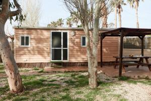 Bungalow FARO ( 4 p. ) room in Camping Ampolla Playa