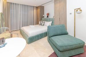 Luxury Studio! Walk To Burj Khalifa Sleeps 3!