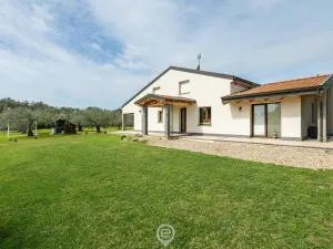 Garden Paradise Escape - Zeddiani