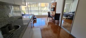 Moderno Monoambiente con piscina