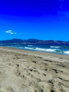Pieds Dans L eau 50 m de la mer