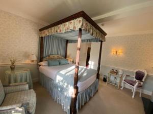 Deluxe Double Room with Bath room in The Casterbridge